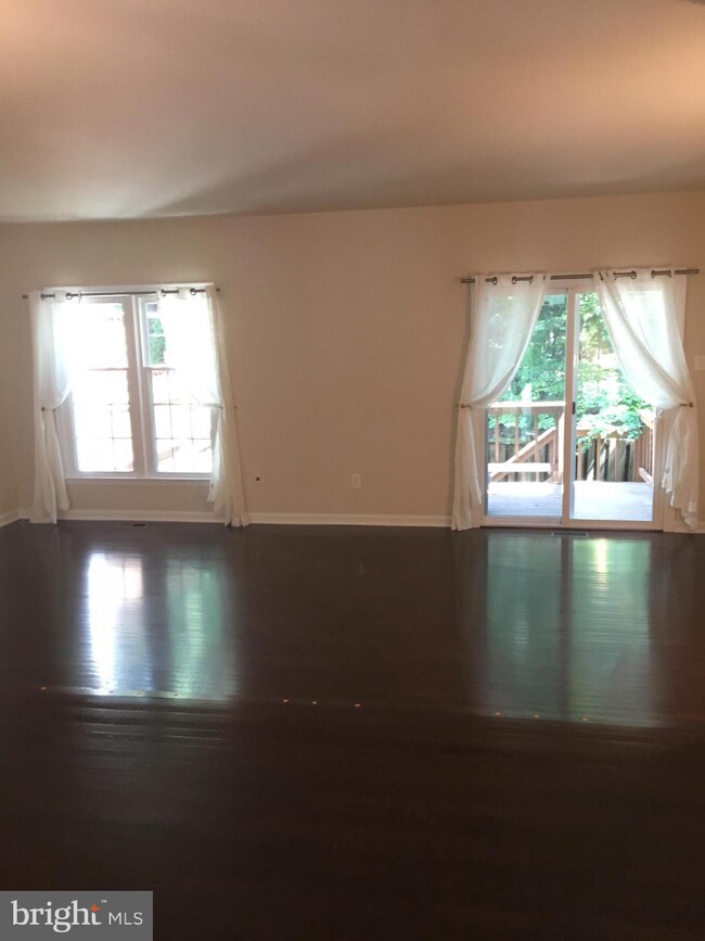 2704 Shawn Leigh Dr, Vienna, VA 22181 - photo 5