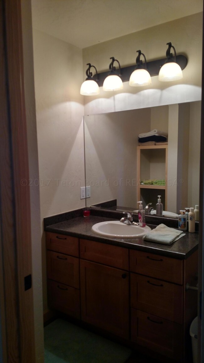 Par Full Bathroom 2