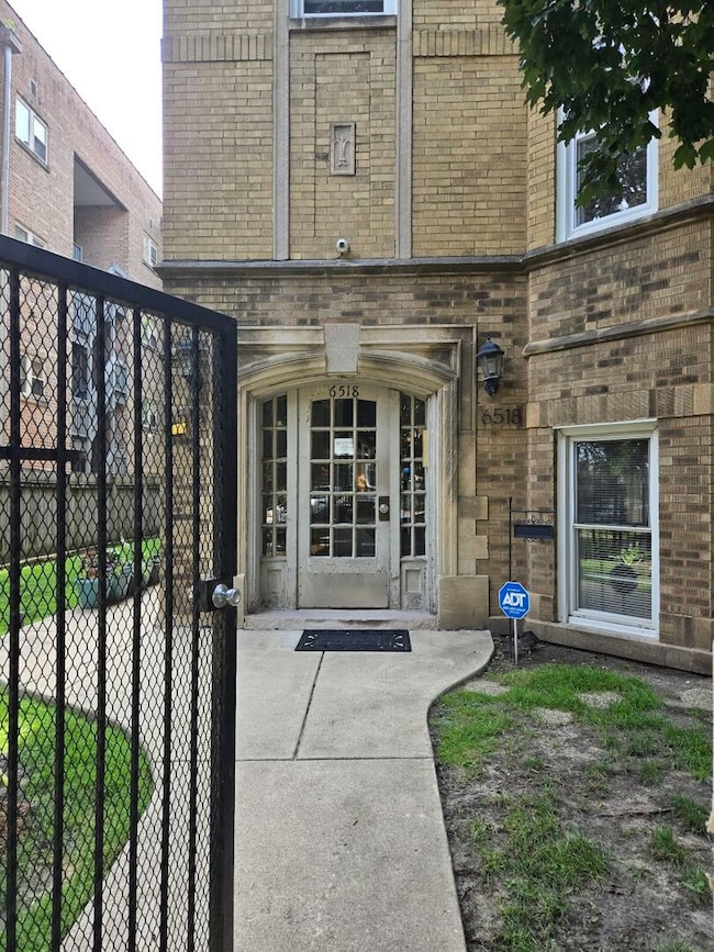 6518 N Mozart St unit 1, Chicago, IL 60645 - photo 2