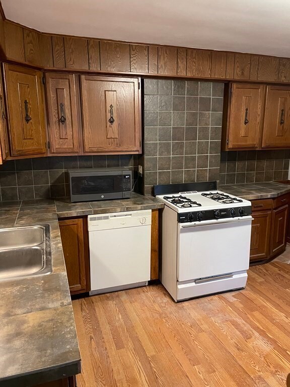611 E 7th St unit 1, Boston, MA 02127 - photo 6