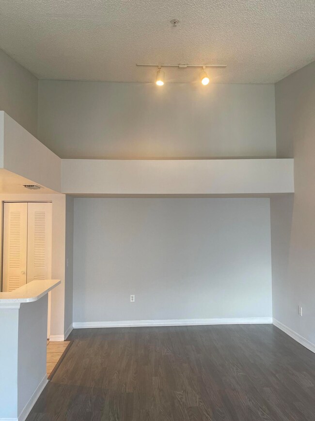 4197 N Haverhill Rd unit 212, West Palm Beach, FL 33417 - photo 3