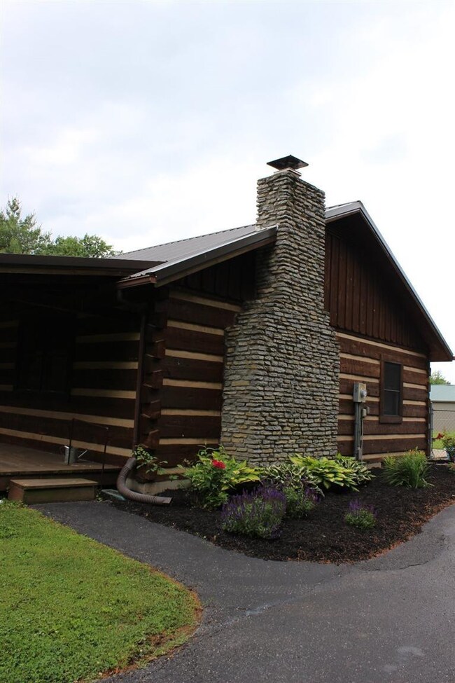 945 Gwinn Island Rd, Danville, KY 40422 - photo 2