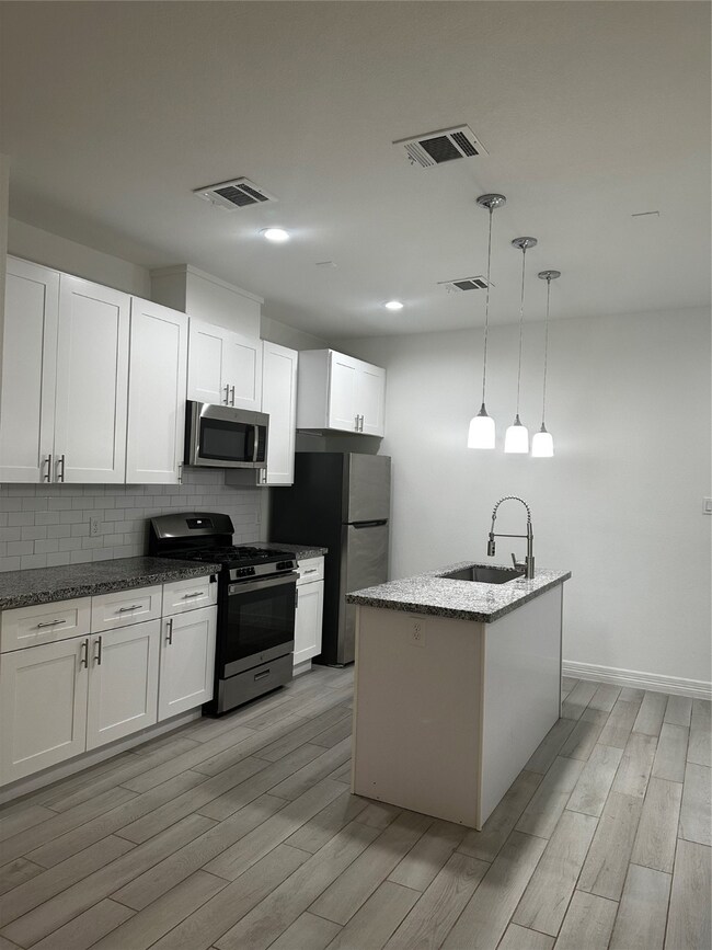 7209 Carver Rd unit A, Houston, TX 77088 - photo 2