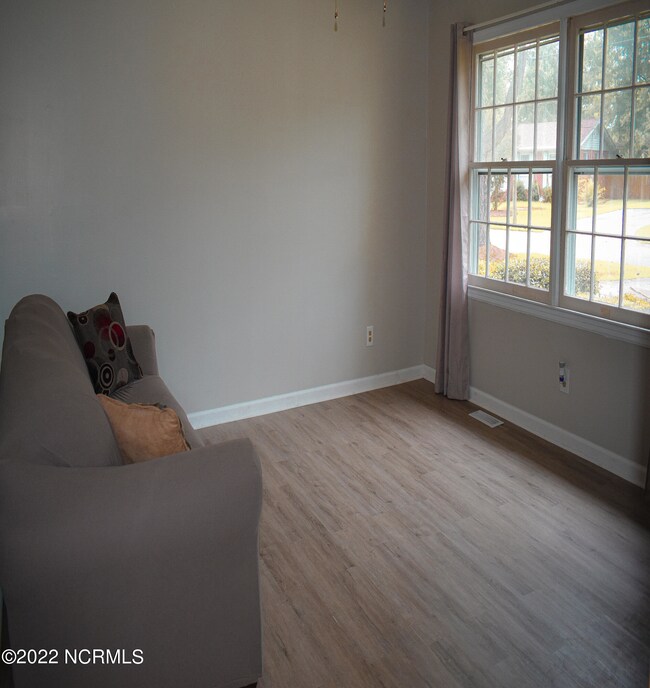 706 Dennis Rd, Jacksonville, NC 28546 - photo 5