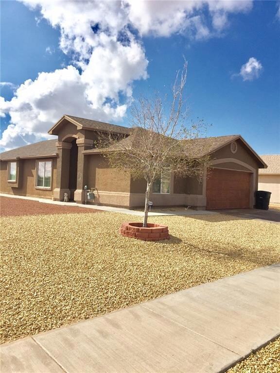 14476 Desert Sage Dr, Horizon City, TX 79928 - photo 3