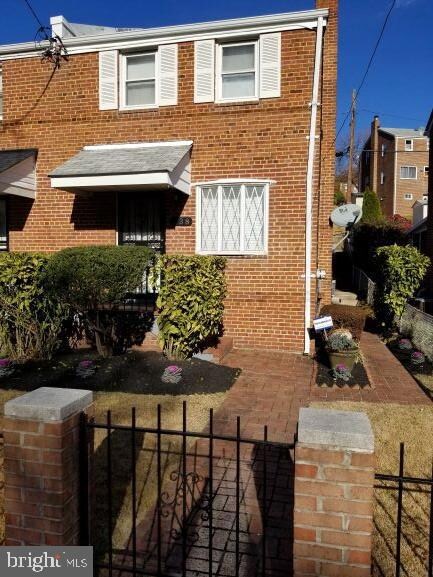 738 Burns St SE, Washington, DC 20019 - photo 2