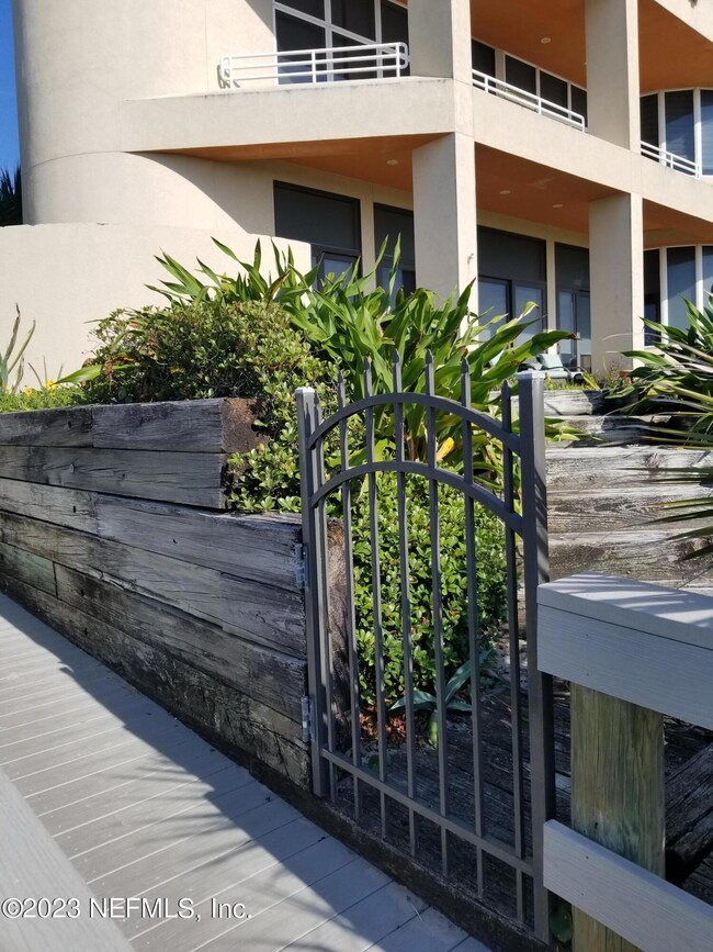 PRIVATE GATE TO BEACH WALKOVER