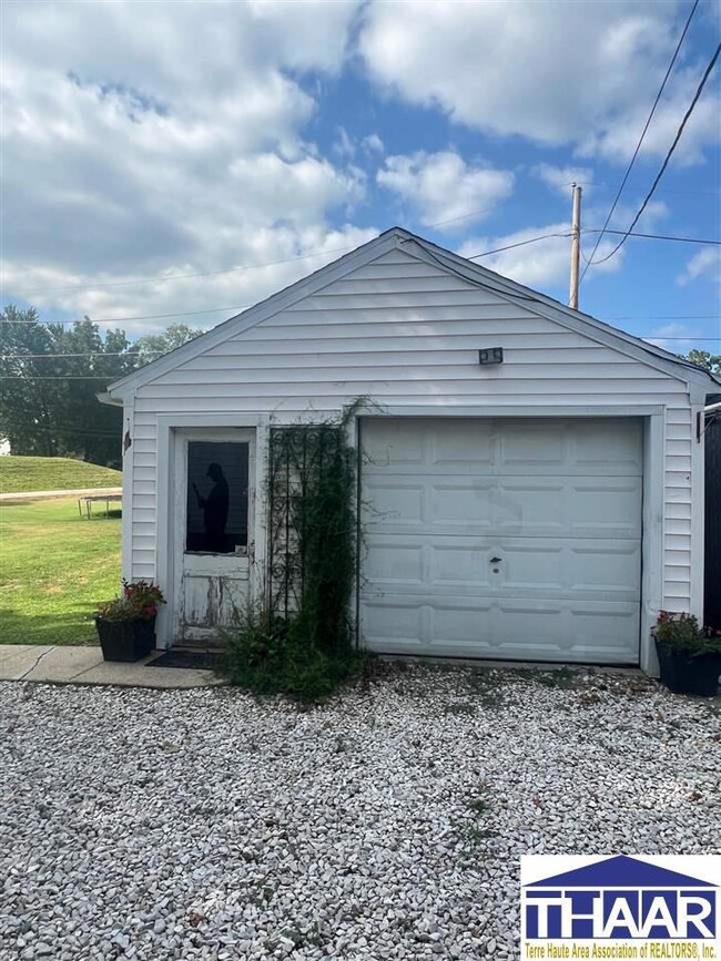 412 E Washington St, Sullivan, IN 47882 - photo 4