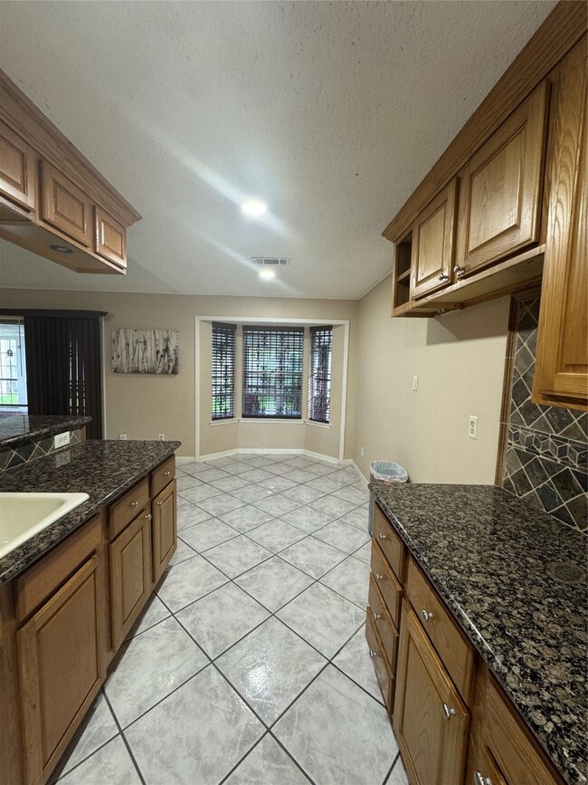 10110 Kirkdale Dr, Houston, TX 77089 - photo 7