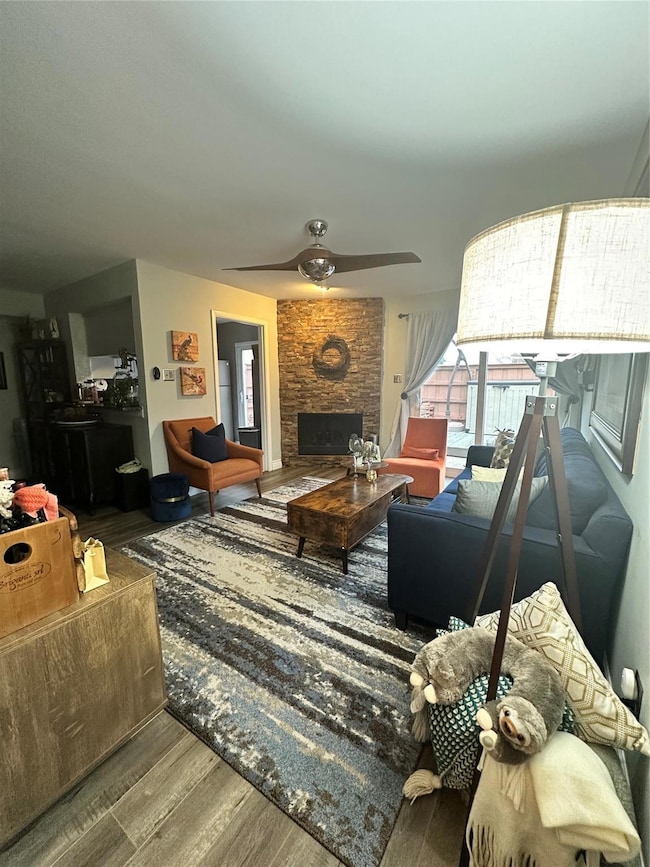 Living area with a healthy amount of sunlight, cei