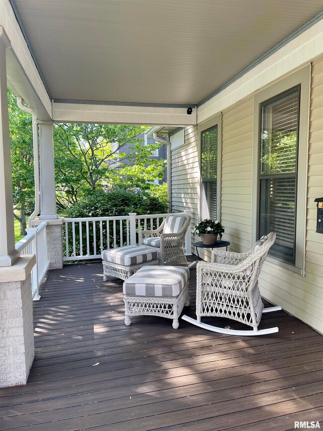 326 Pekin St, Lincoln, IL 62656 - photo 2