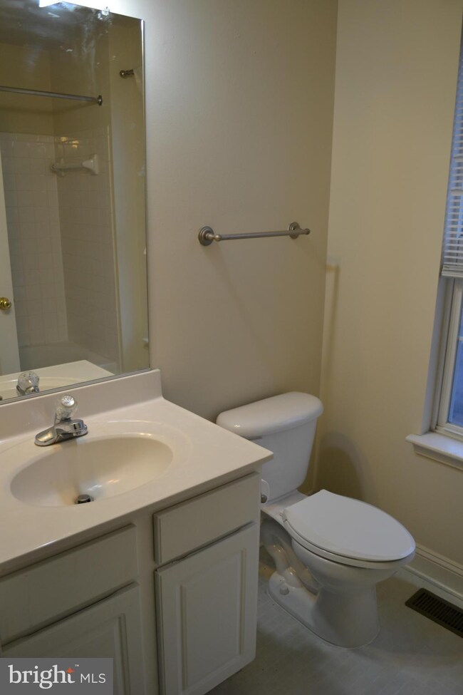 813 Oyster Ct, Odenton, MD 21113 - photo 5