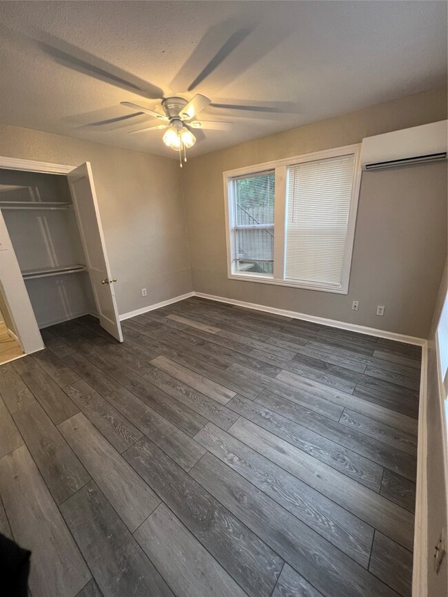 5606 Robertson St unit 1, Houston, TX 77009 - photo 6