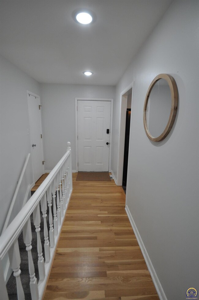 3110 SW 30th St, Topeka, KS 66614 - photo 2