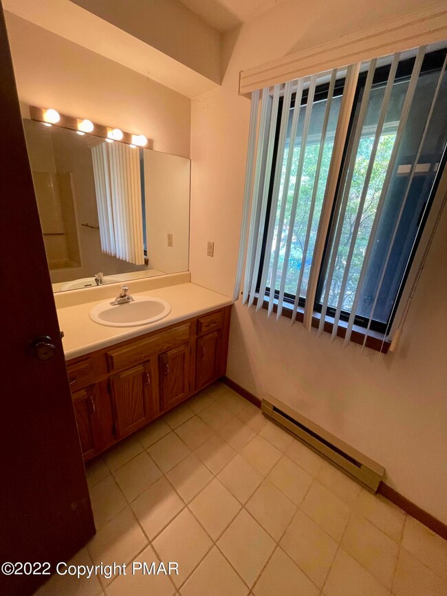 204 Falls Cir, Bushkill, PA 18324 - photo 5