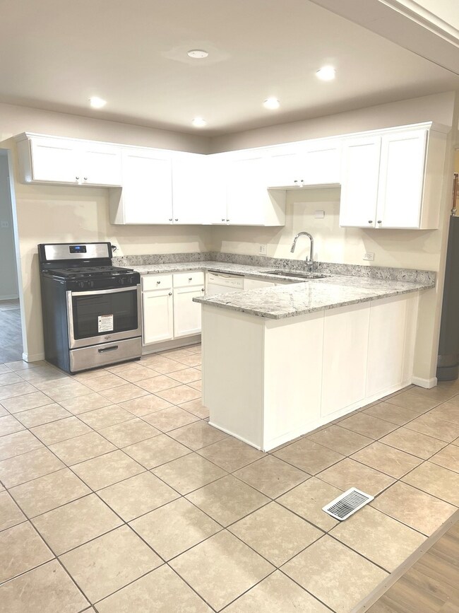 3745 171st St, Country Club Hills, IL 60478 - photo 2