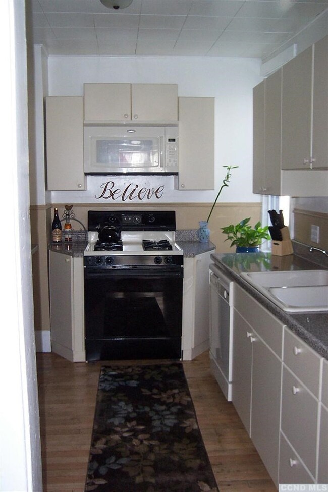 11 S 2nd St unit 3, Hudson, NY 12534 - photo 7