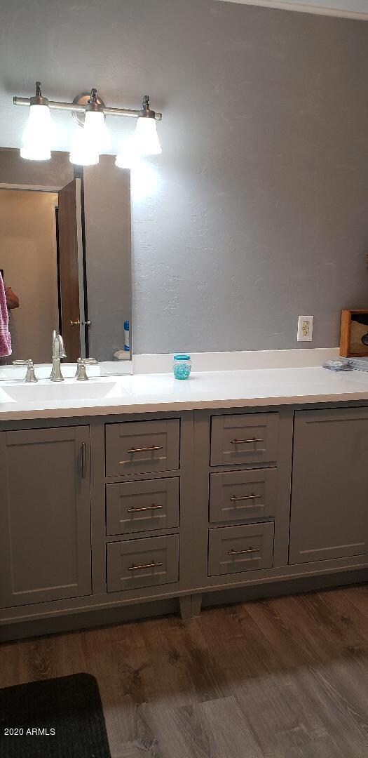 811 Lan guest bath