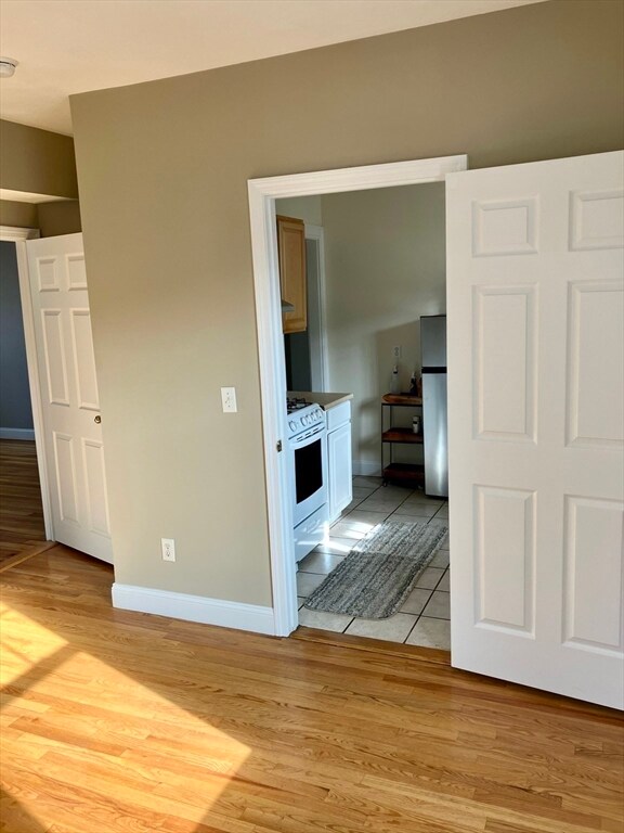 25 Roslyn St unit 4, Salem, MA 01970 - photo 5