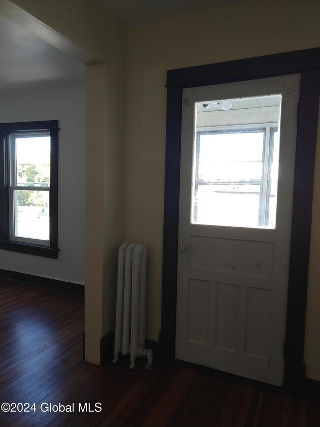 1 Columbia St unit 2, Schenectady, NY 12308 - photo 3