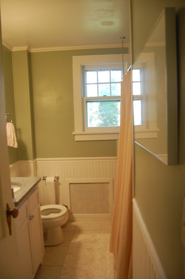 1st Floor Bath