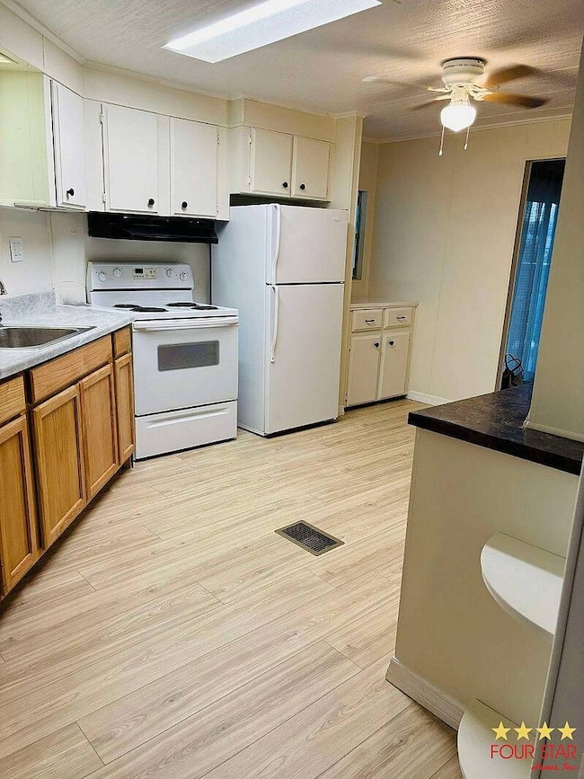 8775 20th St unit 571, Vero Beach, FL 32966 - photo 2