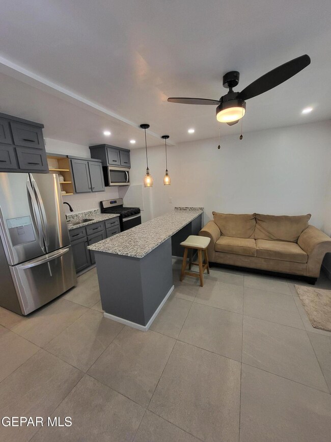 932 Lariat St unit A, El Paso, TX 79915 - photo 6