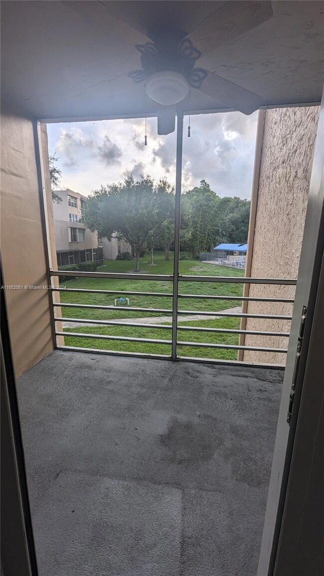 Live Oak Place unit 208, Davie, FL 33324 - photo 4