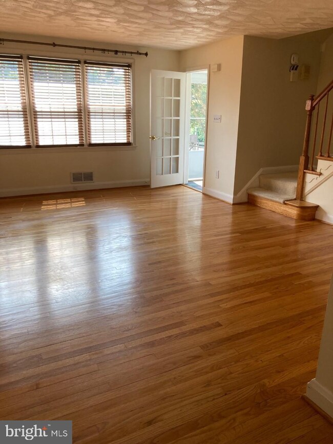 8616 Pleasant Plains Rd, Towson, MD 21286 - photo 5