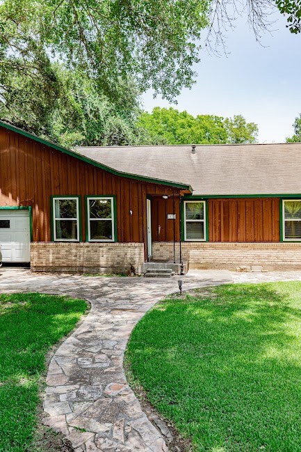 2130 W Dumble St, Alvin, TX 77511 - photo 5