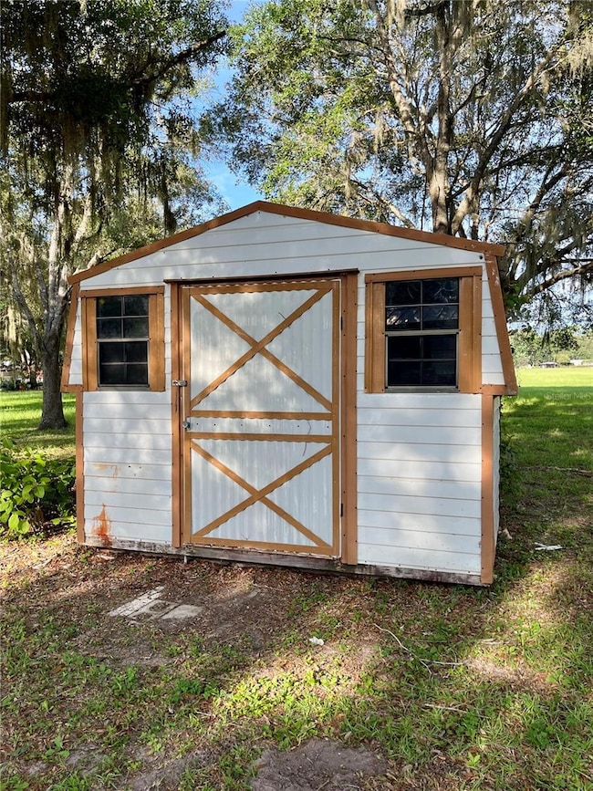 Water well/filter housing
