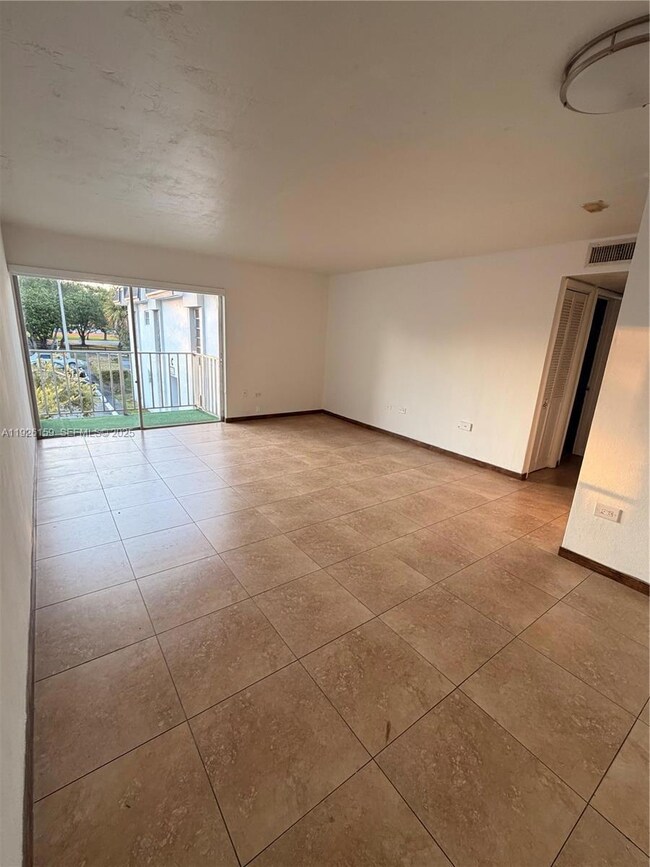 West Sunset Palm unit B8, Miami, FL 33173 - photo 2