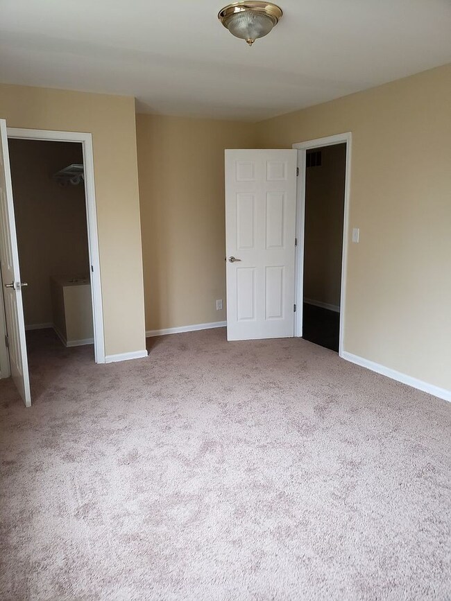 1320 Ironwood Ct unit C, Aurora, IL 60506 - photo 3