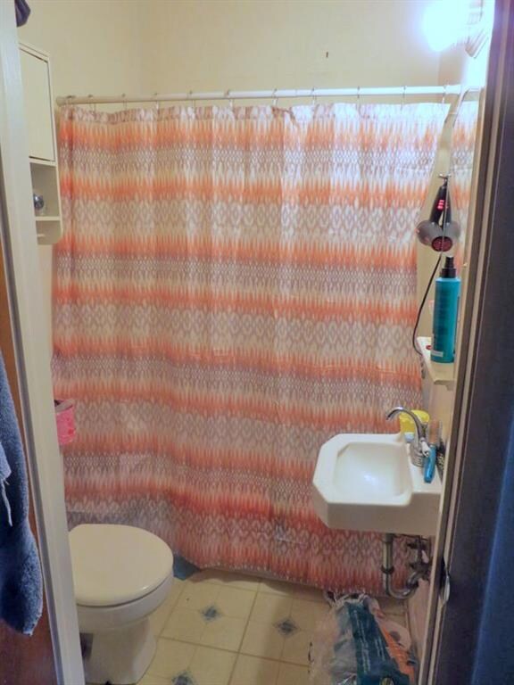 apt 3 bathroom, downstairs
