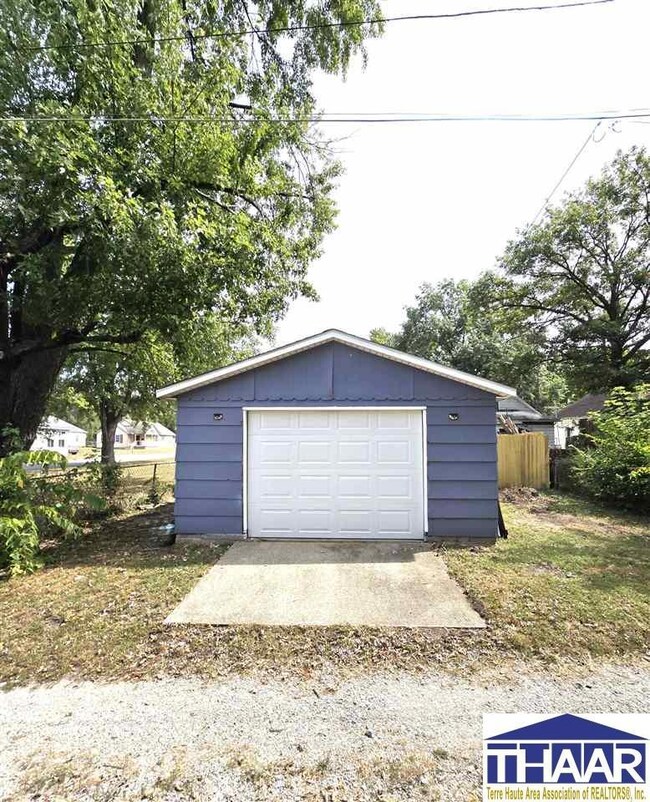 2046 N 21st St, Terre Haute, IN 47804 - photo 3