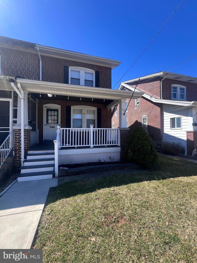 714 W 3rd St, Lansdale, PA 19446 - photo 2