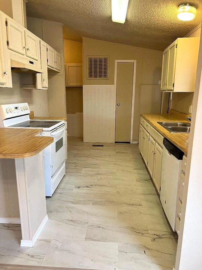 4300 Fm 1496 unit B, Dublin, TX 76446 - photo 4