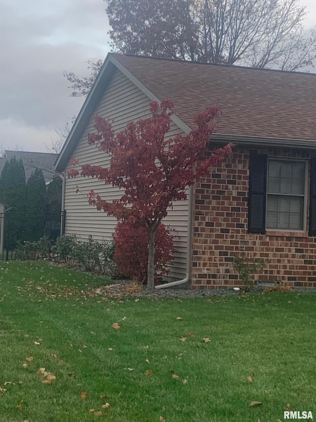 504 Garden Ct, Chatham, IL 62629 - photo 4