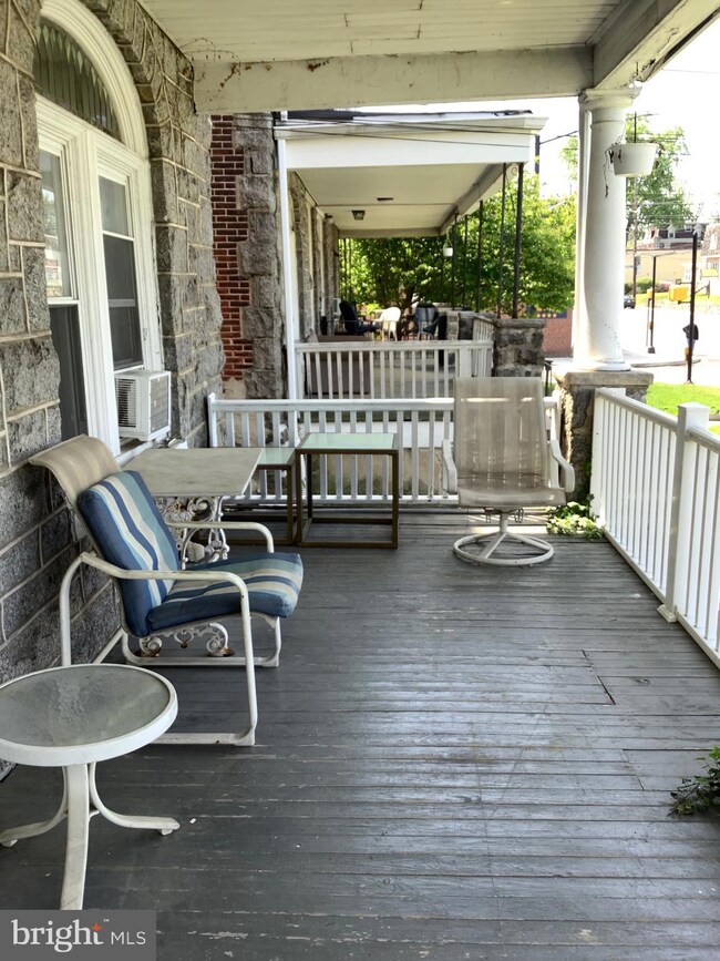 526 Macdade Blvd unit 3RD FLOOR, Darby, PA 19023 - photo 2