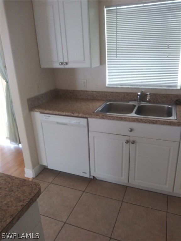 1811 NE 2nd Place, Cape Coral, FL 33909 - photo 4