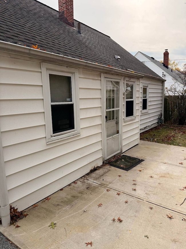 23337 Williams Ave, Euclid, OH 44123 - photo 4