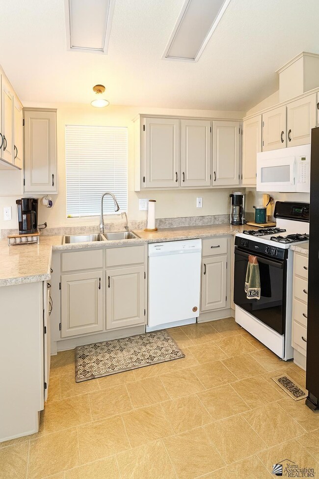 10462 S Spring Ave, Yuma, AZ 85365 - photo 6