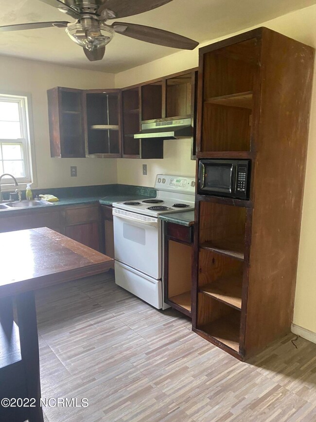 1266 Wolf Swamp Rd, Jacksonville, NC 28546 - photo 4