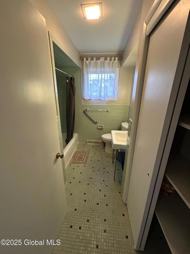 118 Kenosha St, Albany, NY 12209 - photo 6