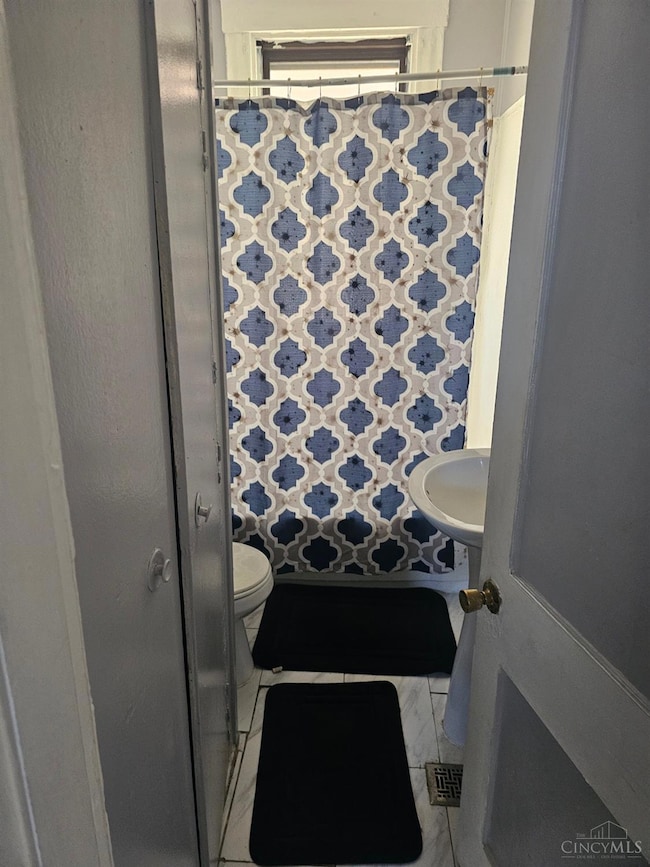 567 Stewart Place, Cincinnati, OH 45229 - photo 5