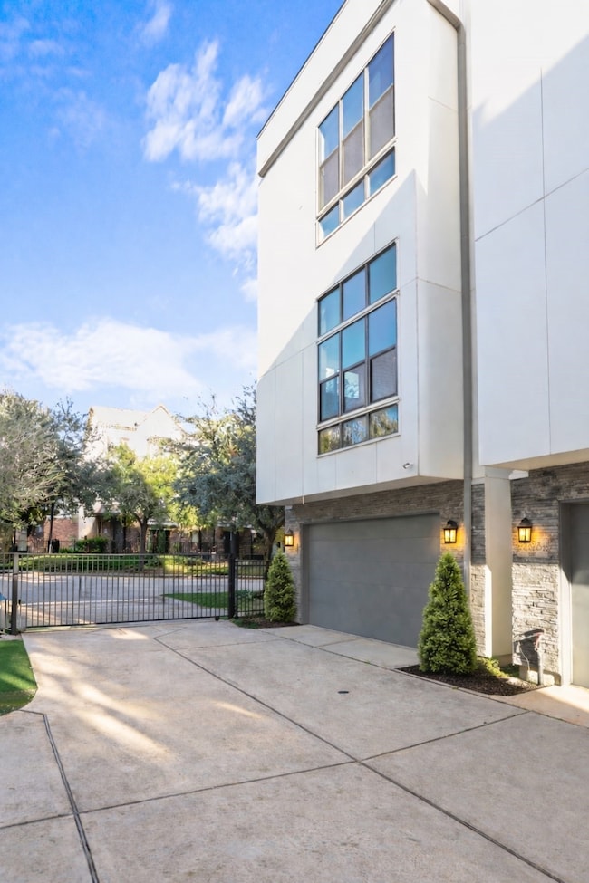 2830 Clay St, Houston, TX 77003 - photo 2