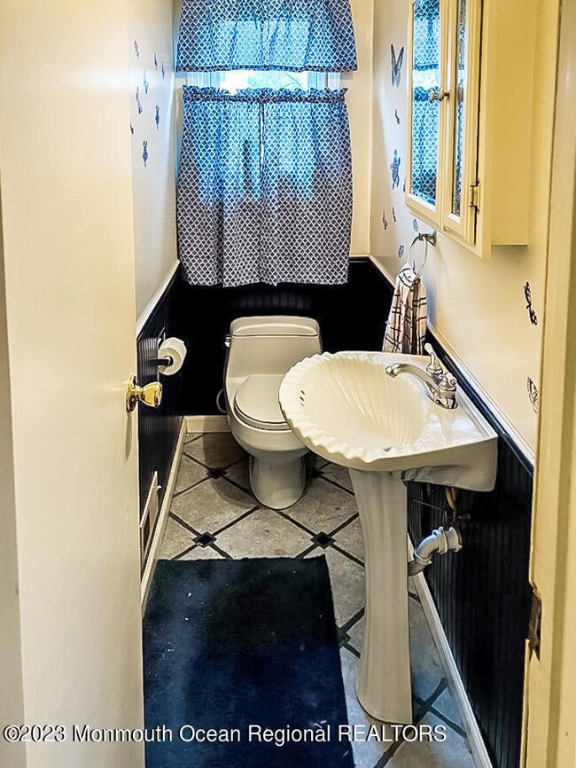 810 Oak St, Lakehurst, NJ 08733 - photo 5