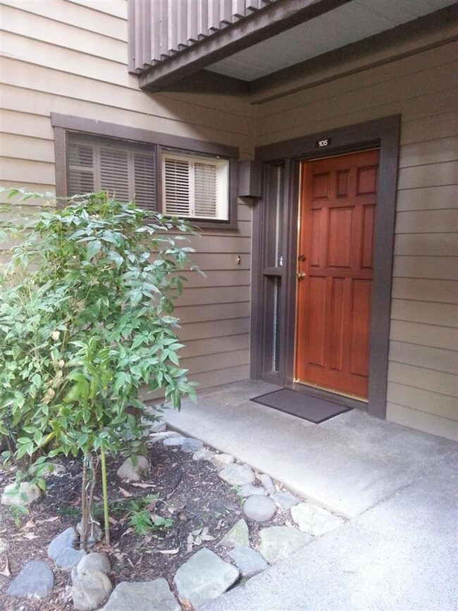 115 Rogue River Hwy unit 105, Grants Pass, OR 97527 - photo 2