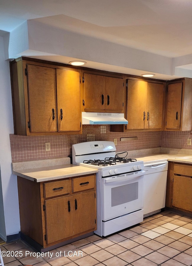 D - KITCHEN NEW STOVE AND HOOD