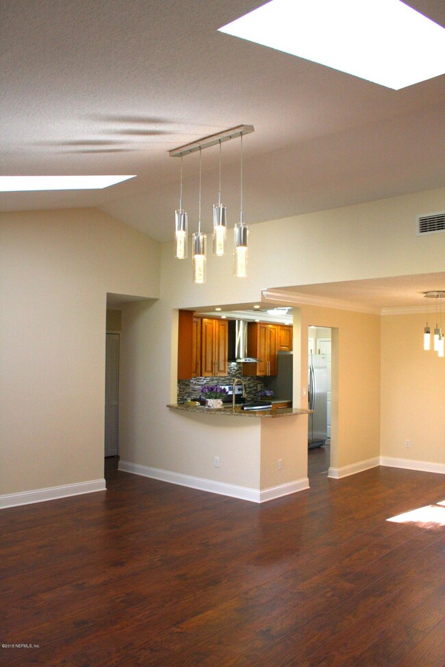 8461 Spicewood Dr, Jacksonville, FL 32216 - photo 6